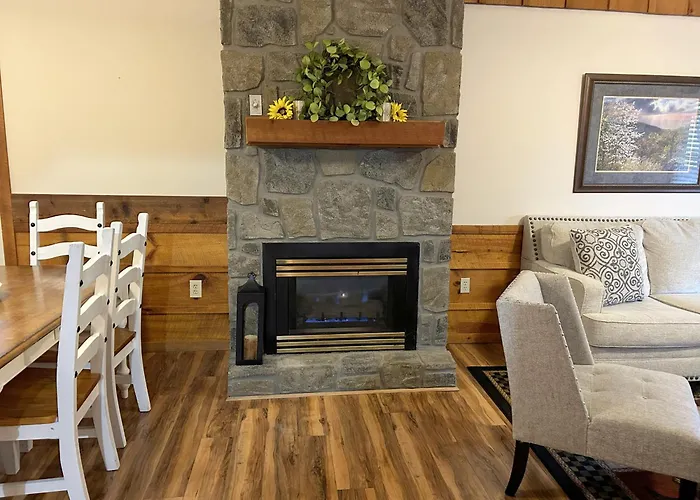 Private Tucked Away Cabin Pigeon Forge