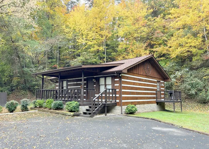 Private Tucked Away Cabin Pigeon Forge