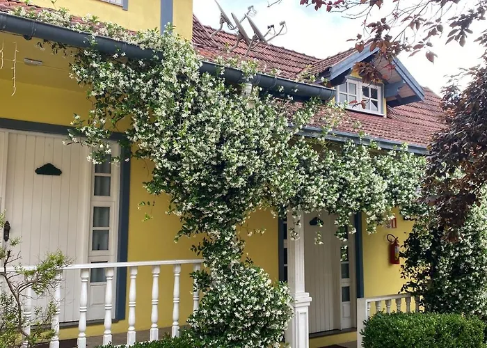 Apartamentos Sulla Collina Centro de Gramado localizado próximo da rua Coberta