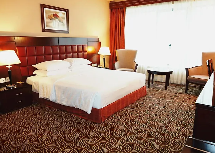 Grand Central Hotel Dubai Com um Campo de golfe