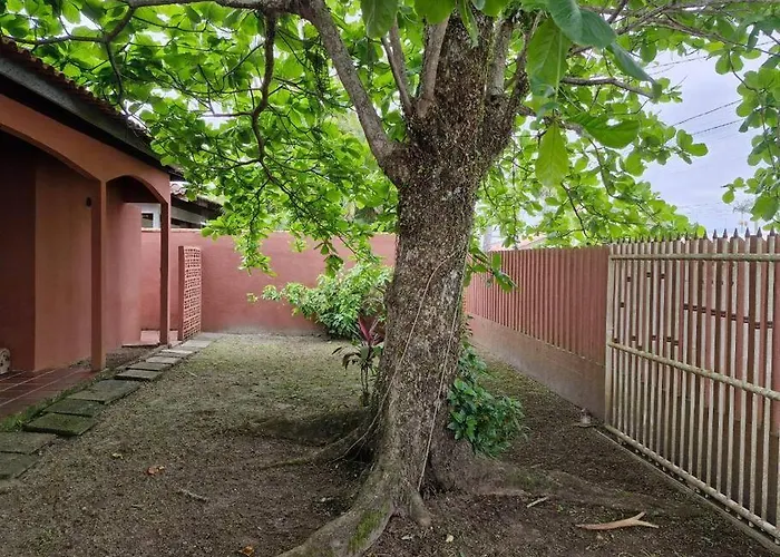 Quarto para quatro pessoas a duas quadras da praia - Balneário Saint Etienne - Matinhos que aceita animais de estimação