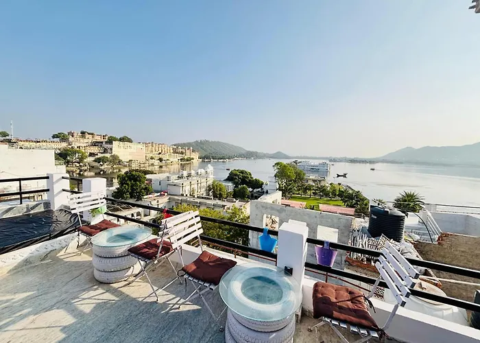 Hotel Nirvana Lakeside Udaipur