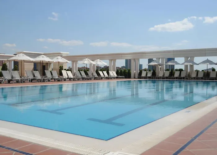 Istanbul Marriott Hotel Asia met golfbaan