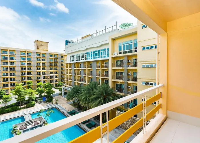 Bella Express Hotel Pattaya met golfbaan