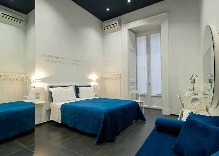 Boutique Bed and Breakfast Skyhouse Chiatamone Napoli