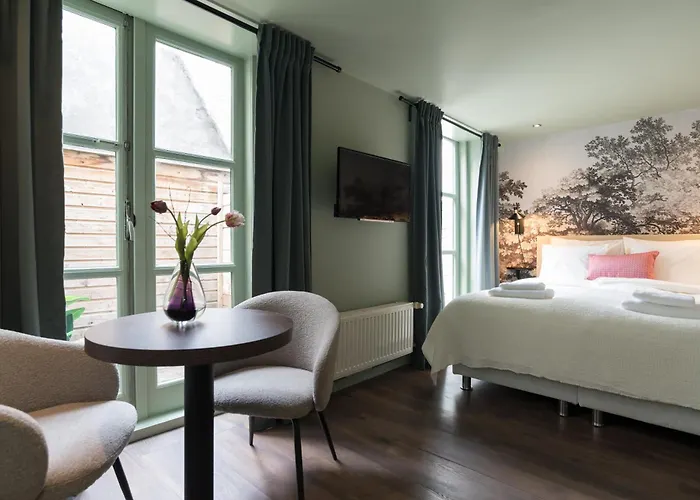 Six Boutique Hotel