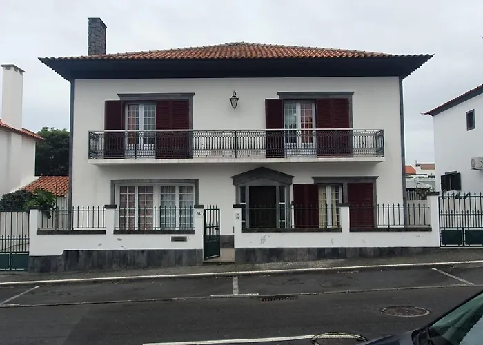 Vitorino De Nemesio Guesthouse