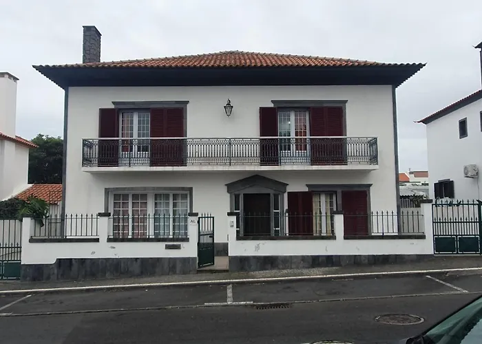Vitorino De Nemesio Guesthouse
