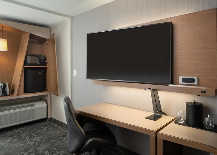 Courtyard By Marriott Lafayette South