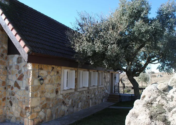 Una casita en el campo dentro de la ciudad Ávila