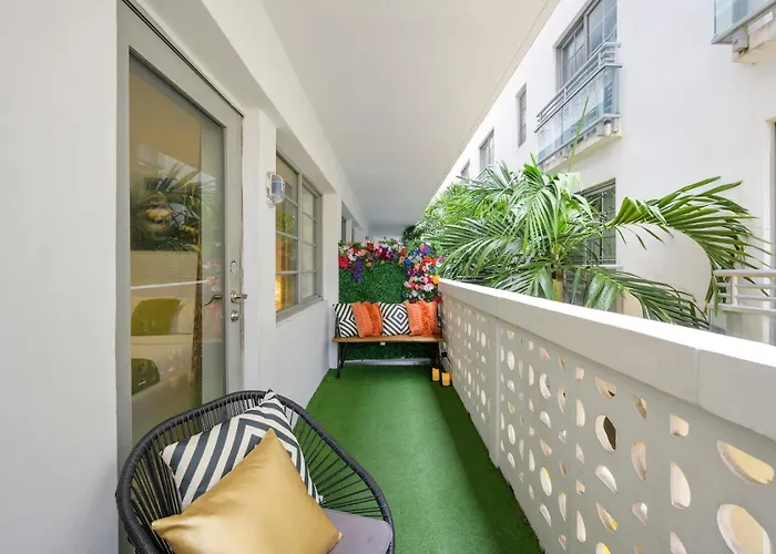 Ocean Drive Apartments With Rooftop Pool, South Beach, Miami Miami Beach