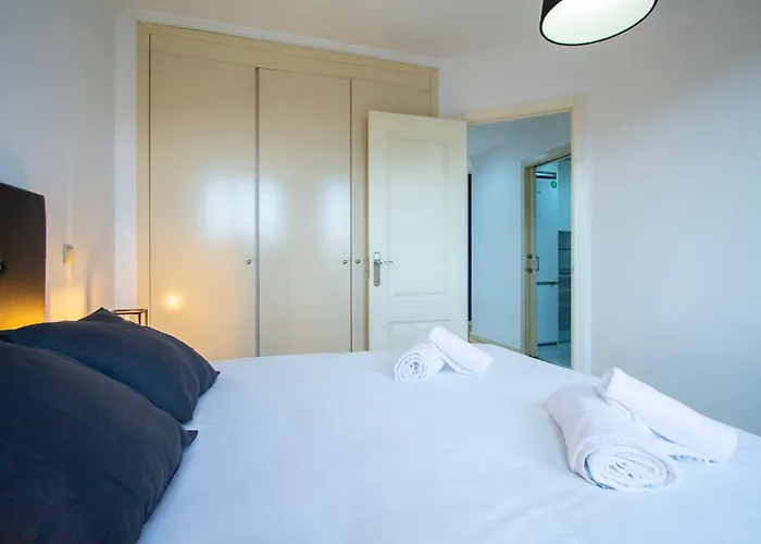 Apartamentos Cinco Rosas Madrid