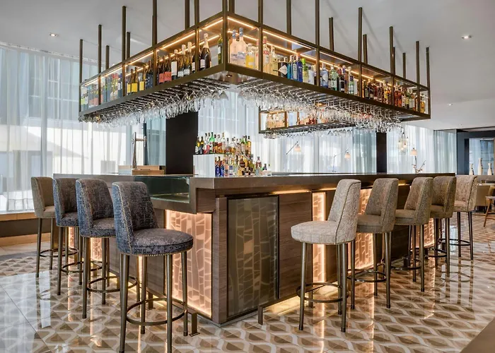 AC Hotel Madrid Feria by Marriott Con una Pista de Golf