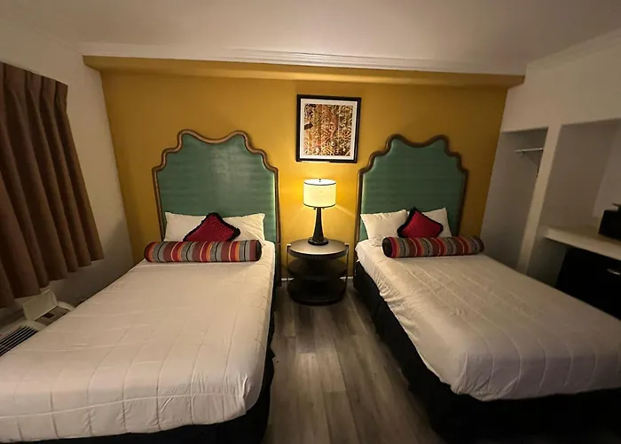Howard Johnson By Wyndham Bakersfield