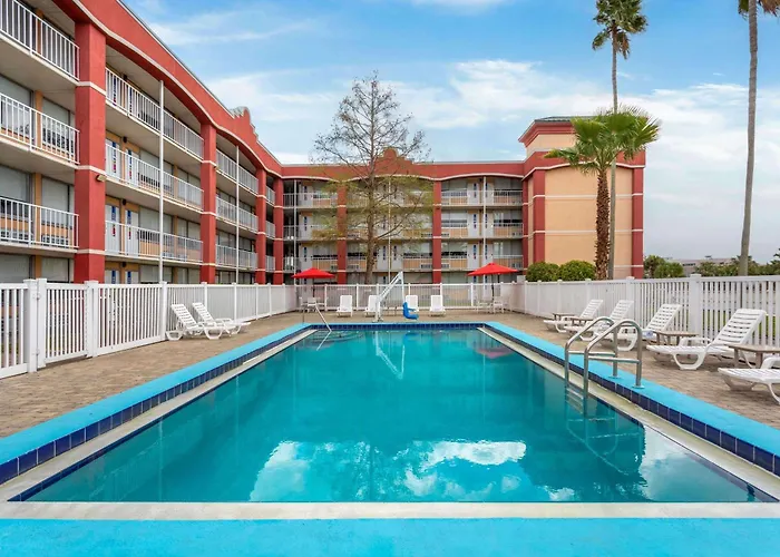 Boutique Baymont By Wyndham Orlando North Millenia Hotel