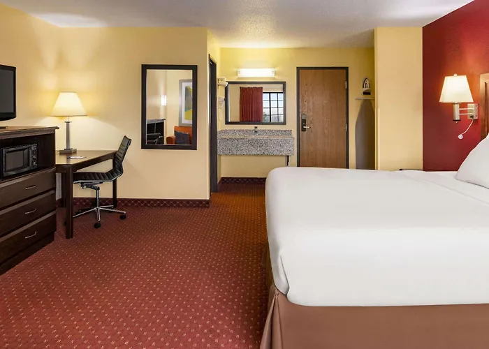 Hotel Baymont By Wyndham Cedar Rapids