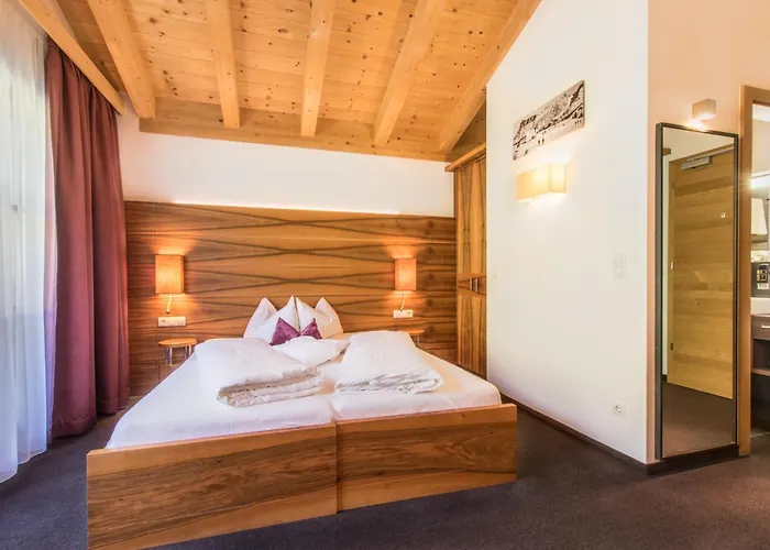 Hotel Stoeres - Active wellbeing St. Kassian
