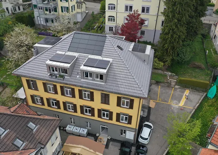 YELLOW INN - SIMPLE ROOMS -- OLMA Messen&Autobahn 1 Min, HSG 6 Min, Spital 7min, günstige Parkplätze St. Gallen