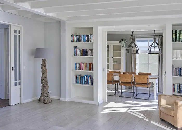 T Kaatsheuveltje 5 Villa met een Zwembad