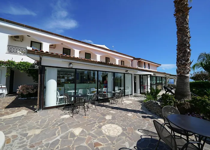 Hotel MARINELLA - Private Free Parking - Grotticelle Beach 200 m Capo Vaticano