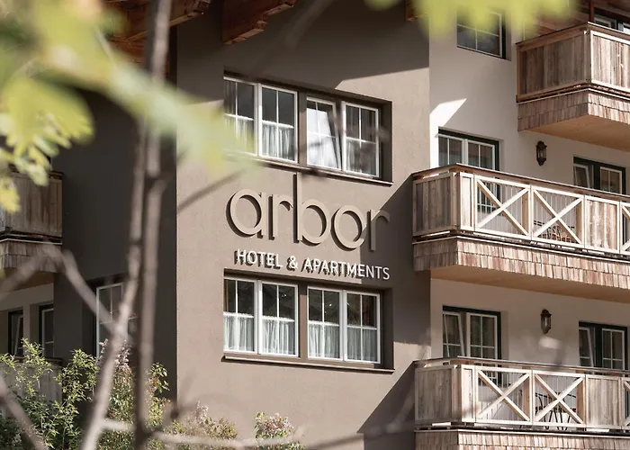 Arbor Hotel & Apartments