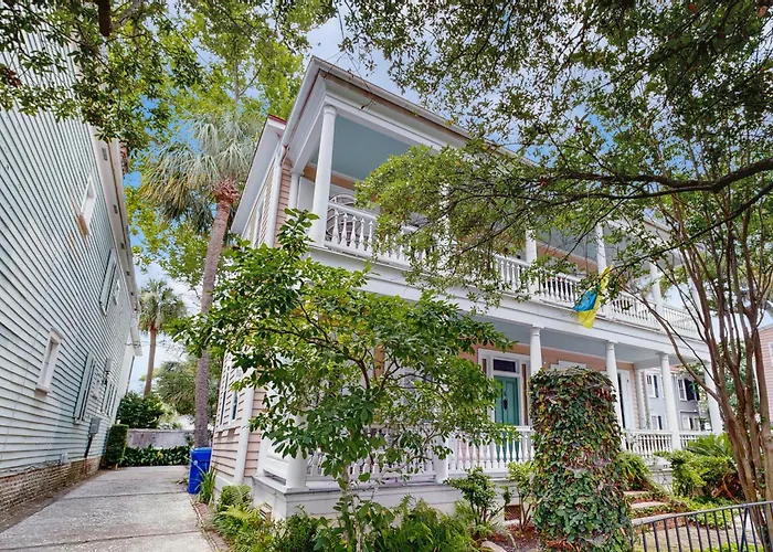 4 Bee St Villa Charleston