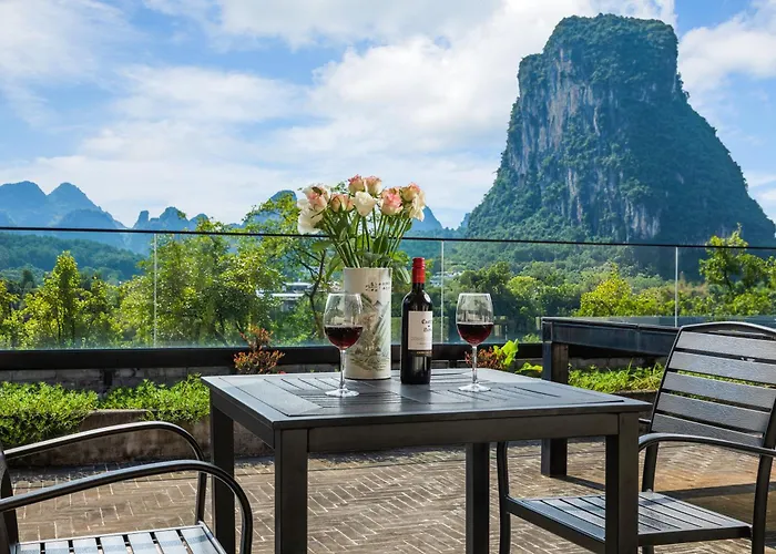 Boutique Yangshuo River Lodge Hotel--English Speaking Team&Swimming Pool&Activties Organized&Free Pick Up From Airport Or Ts Over 3 Nights