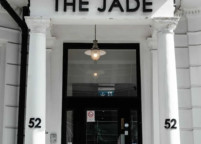 Hotel The Jade Londra Con una pista da Golf