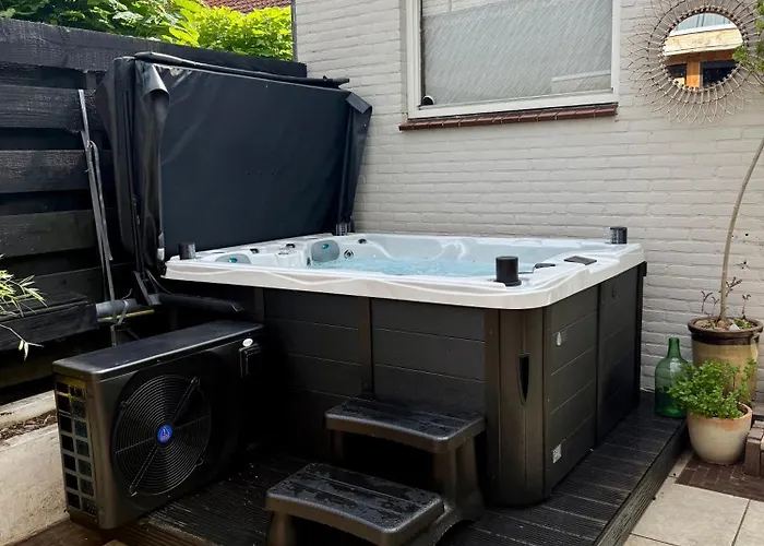 Sfeervol Tiny House met luxe jacuzzi&tuinkamer Heerenveen