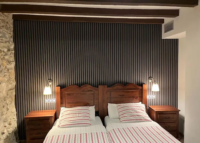 Hostal Casanova de Baix Ripoll con Piscina