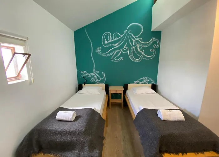 Amazigh Hostel Ensuite Rooms & Dorms With Shared Kitchen Aljezur