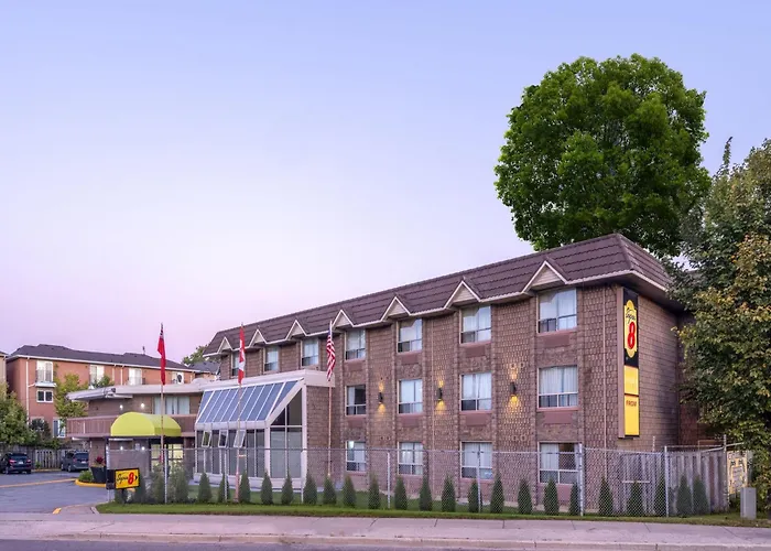 Super 8 By Wyndham Toronto East On