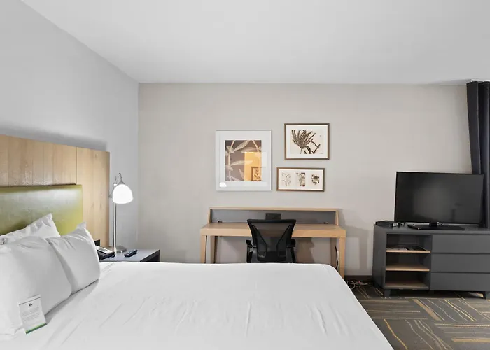Greentree Inn & Suites Phoenix Sky Harbor
