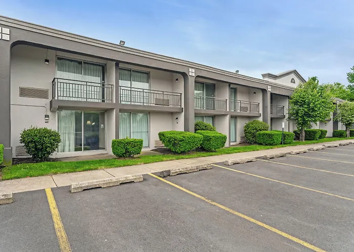 Red Carpet Inn & Suites