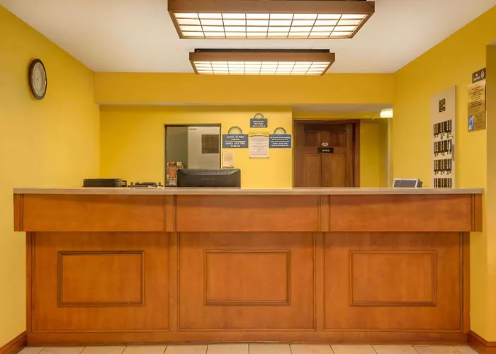 Days Inn By Wyndham Columbus Fairgrounds With Golf Course