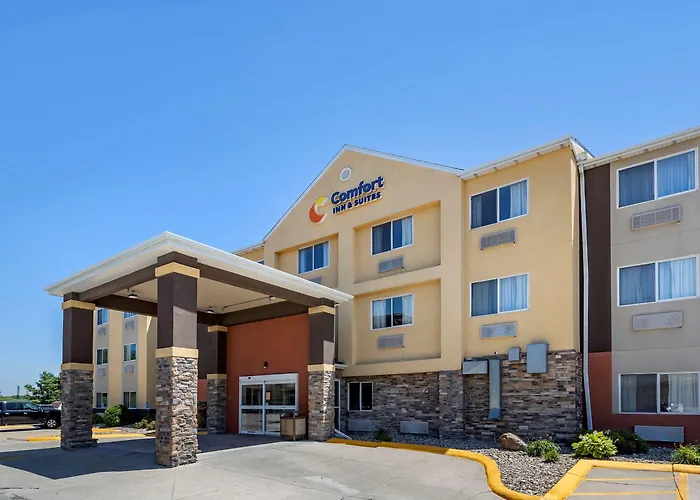 Pet friendly Comfort Inn & Suites Waterloo - Cedar Falls