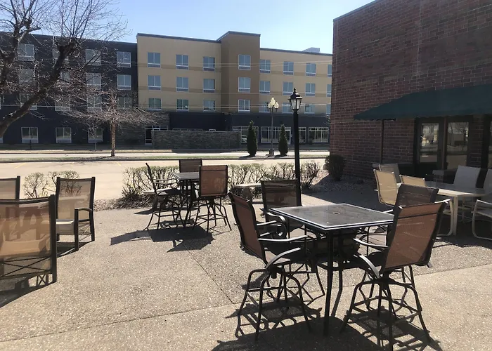 Pet friendly Express Suites Riverport Inn & Suites Winona