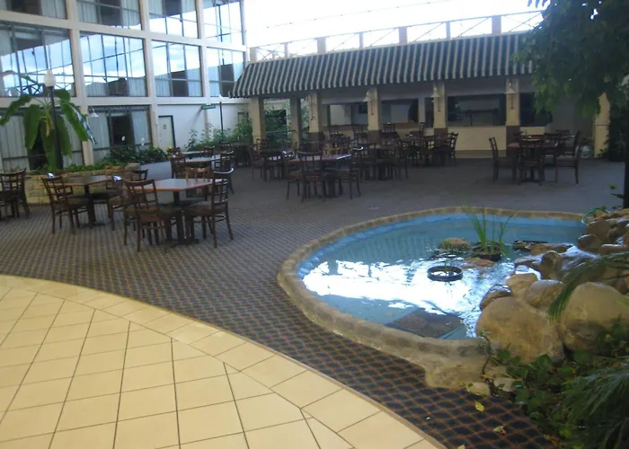 Days Inn By Wyndham Columbus Airport Mit Golfplatz