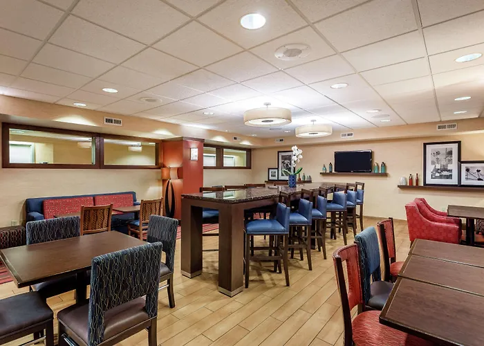 Boutique Hampton Inn Milwaukee Airport