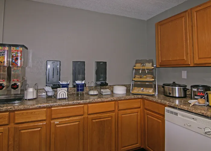 Days Inn & Suites By Wyndham Springfield On I-44