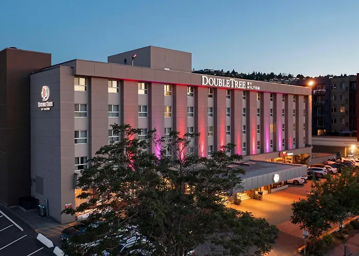 Doubletree By Hilton - Kamloops Hotel - 4 star Hotel