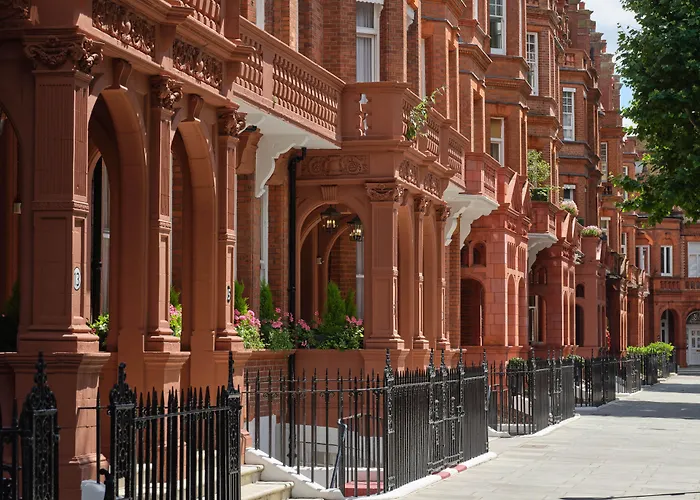 The Apartments By The Sloane Club