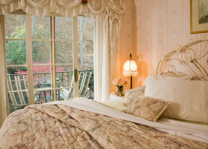 Arsenic And Old Lace Bed & Breakfast Inn Eureka Springs