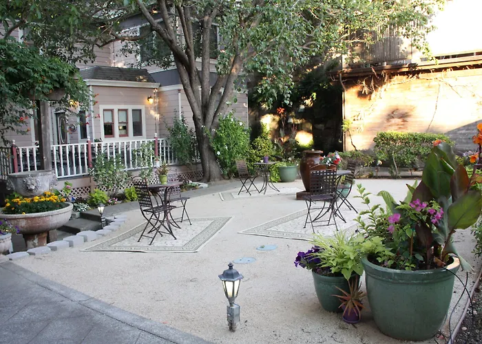Hennessey House Bed And Breakfast