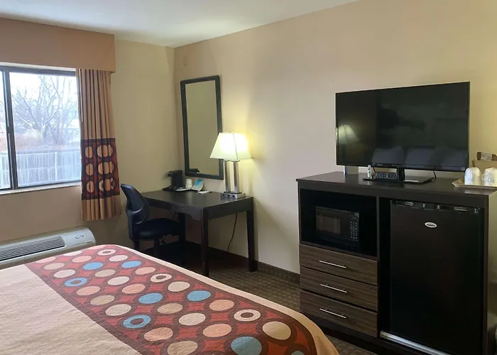 Super 8 By Wyndham Liverpool/Clay/Syracuse Area