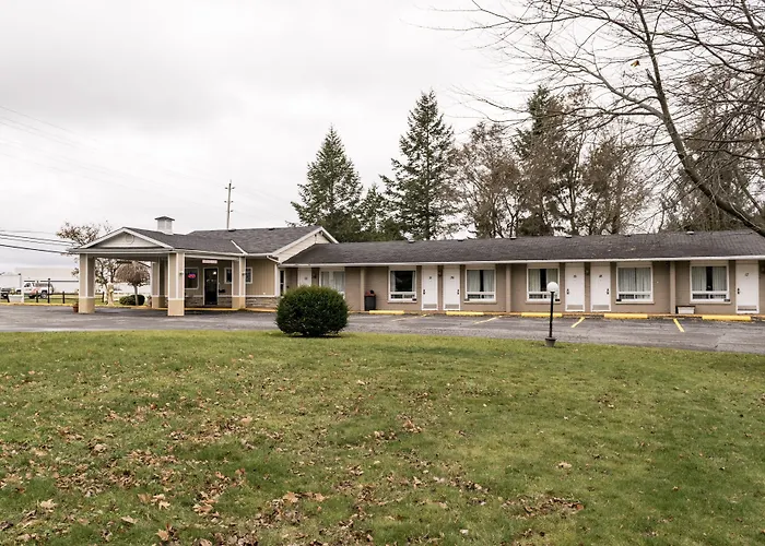 Countryside Inn Kingston With Golf Course