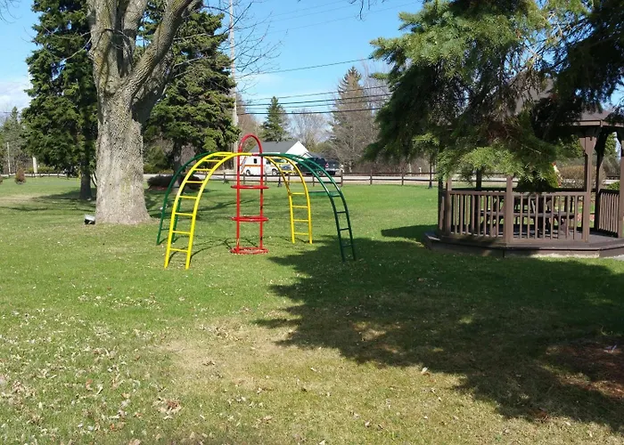 Countryside Inn Kingston With Golf Course