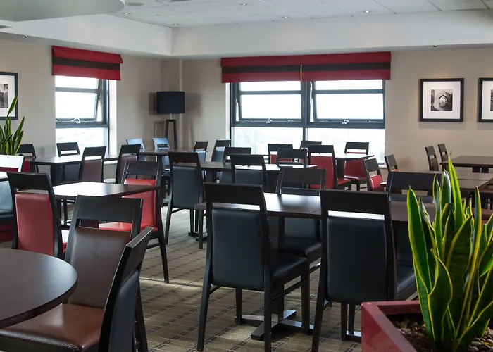 Top 16 Popular hotels  in Luton (Bedfordshire)