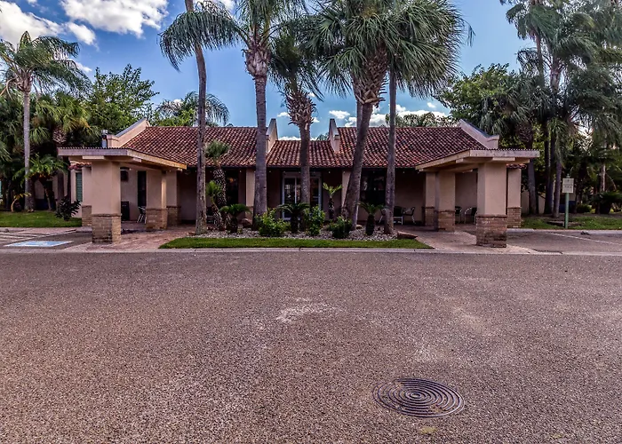 Clarion Inn & Suites At Sharyland Plantation Mission