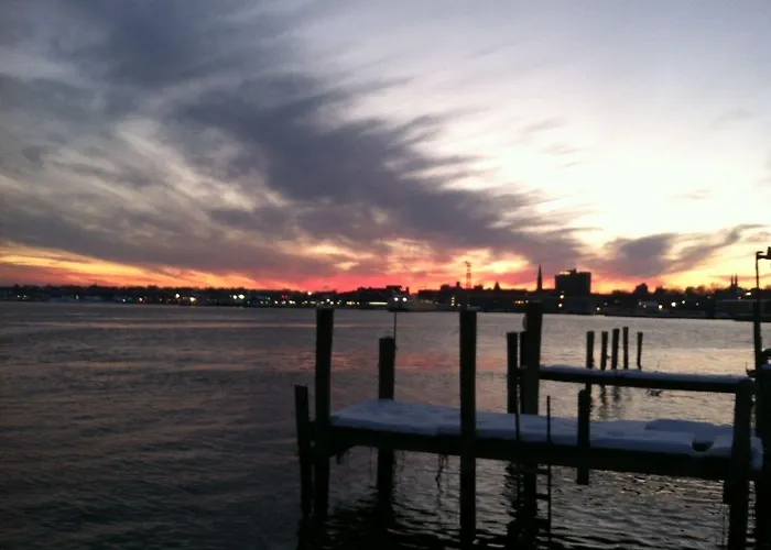 Thames Street Inn New London